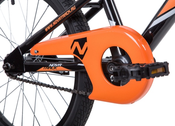 (м) Велосипед детский NOVATRACK 20"205JUSTER.BK23 чёрный, тормоз ножной, защита  А-тип, пластиковые  фото