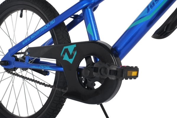 (м) Велосипед детский NOVATRACK 20"205JUSTER.BL23 синий, тормоз ножной, защита  А-тип, пластиковые к фото