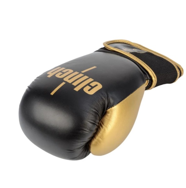 Перчатки боксерские Clinch Aero 2.0 черно-золотые (вес 8 унций) C136 фото